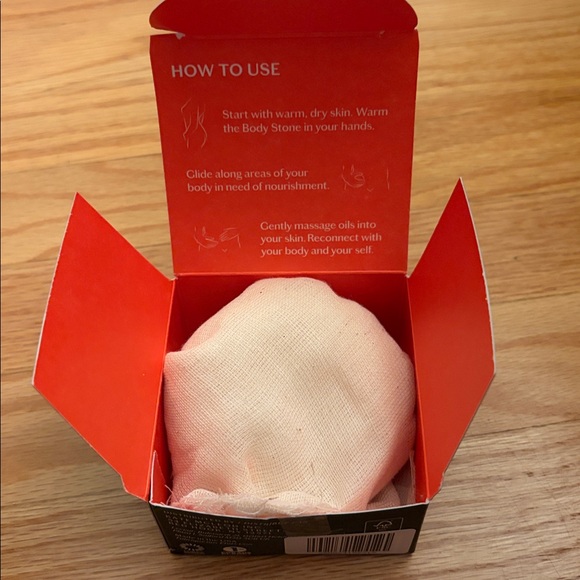 Kate McLeod Daily Stone body moisturizer solid body stone - Picture 4 of 4